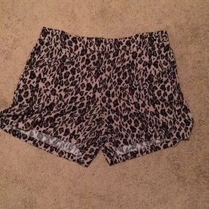 Flowy/High-waisted shorts